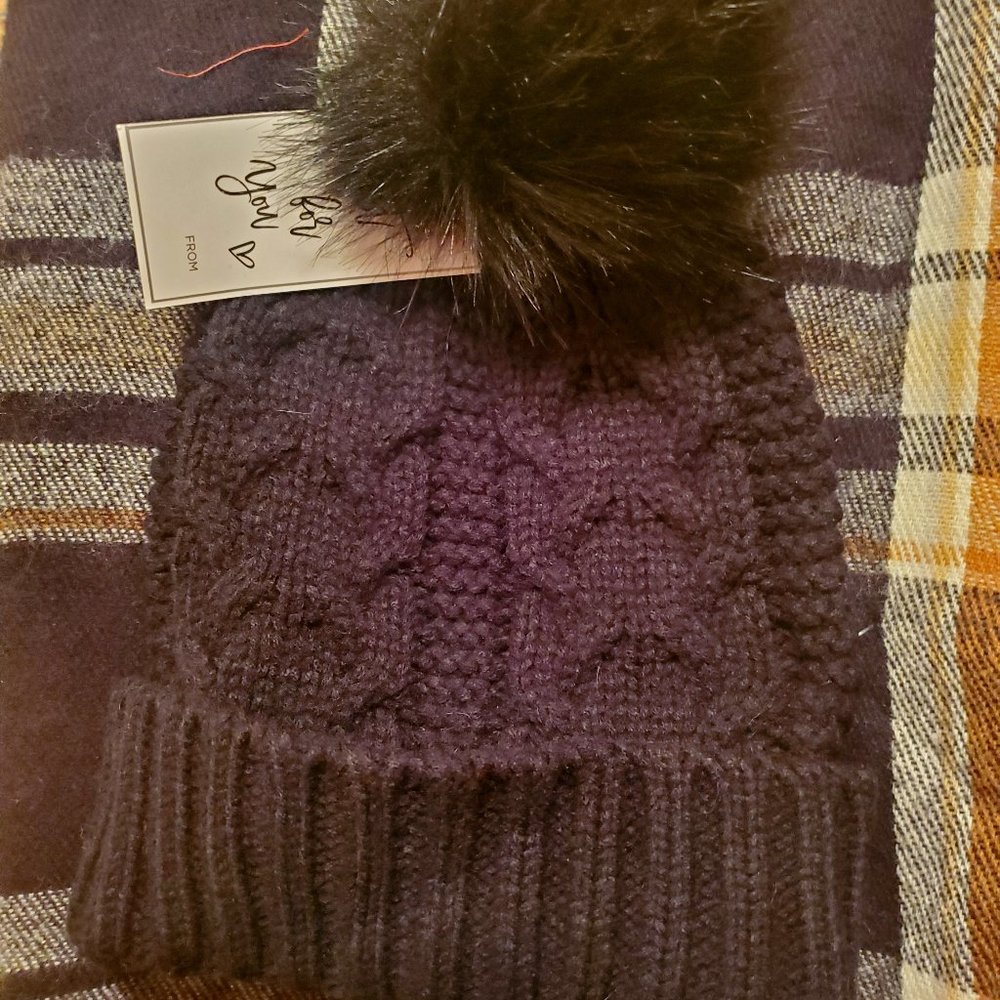 Vince Camuto hat and scarf gift set women's black and cream